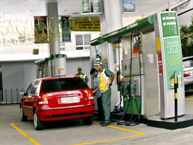 Preços dos combustíveis devem cair, diz presidente da federação nacional de revendedores