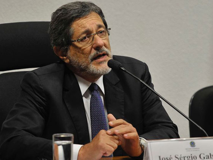 Juiz intima ex-presidente da Petrobras a depor no processo da Lava Jato