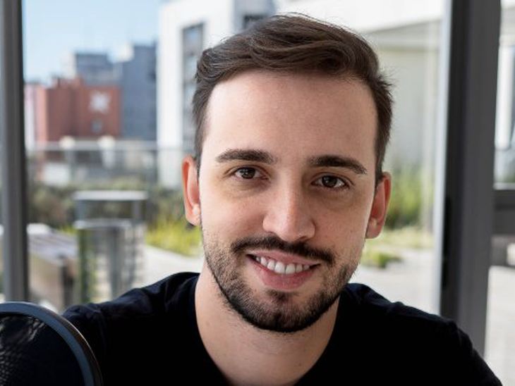 Menos impostos e maiores salários: a preferência dos profissionais de TI pelo trabalho remoto no exterior, por Rafagan Abreu
