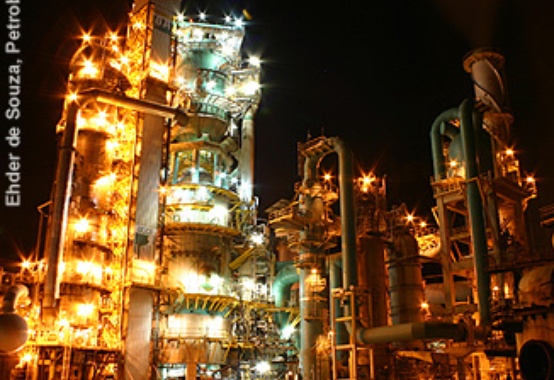 Petrobras refina carga de petróleo da camada pré-sal em São José dos Campos Petrobras refina carga de petróleo da camada pré-sal em São José dos Campos