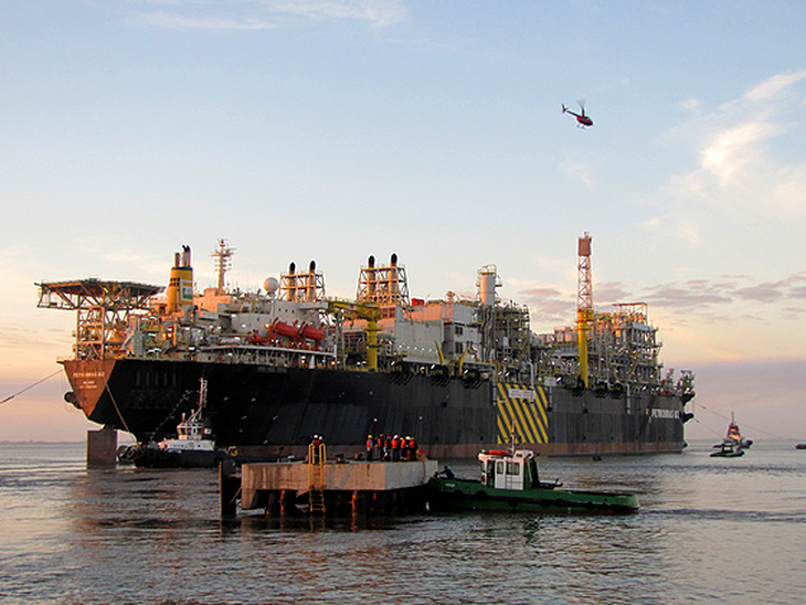 Plataforma P-63 sai de estaleiro em Rio Grande