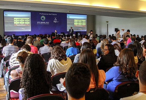 Estudantes debatem caminhos para transformar conhecimento em eficiência Estudantes debatem caminhos para transformar conhecimento em eficiência