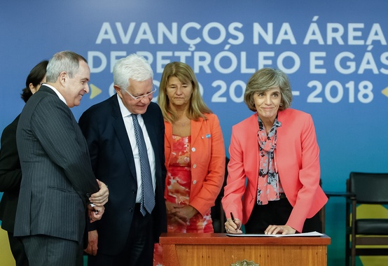 Contratos da 4ª e 5ª rodadas de partilha são assinados em cerimônia no Palácio do Planalto Contratos da 4ª e 5ª rodadas de partilha são assinados em cerimônia no Palácio do Planalto
