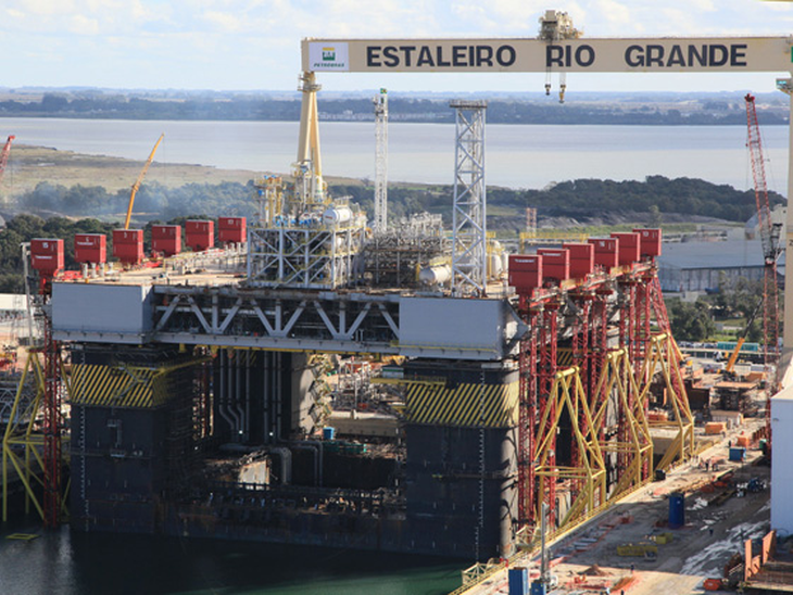 Petrobras realiza operação inédita em plataforma no Polo Naval de Rio Grande