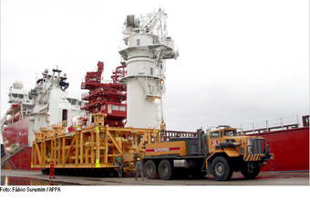 Estrutura submarina para Petrobras é embarcada em Paranaguá