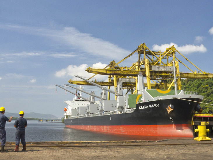 Porto da Usiminas em Cubatão inicia movimentação de cargas da Petrocoque