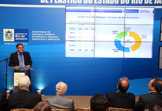 Cadeia produtiva da indústria plástica terá programa de incentivos Cadeia produtiva da indústria plástica terá programa de incentivos