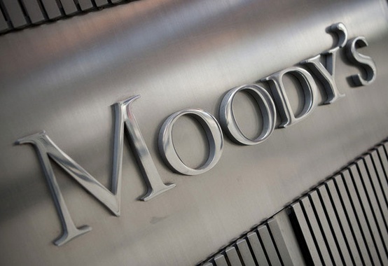 Moody's rebaixa nota de crédito, mas mantém grau de investimento do Brasil Moody's rebaixa nota de crédito, mas mantém grau de investimento do Brasil