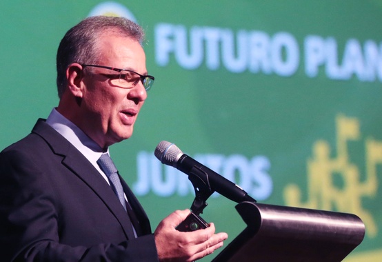 Ministro Bento Albuquerque defende desconcentração do setor de óleo e gás na Câmara Ministro Bento Albuquerque defende desconcentração do setor de óleo e gás na Câmara