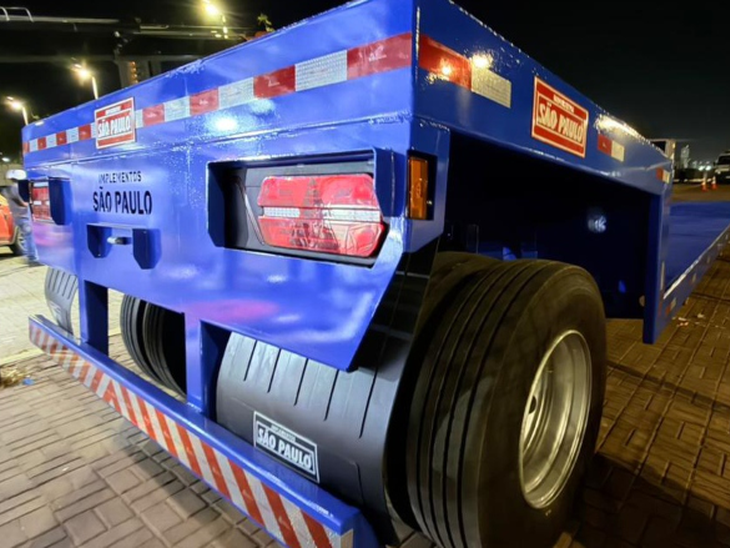 Implementos São Paulo expõe Semirreboque 1 eixo na Mossoró Oil & Gas 2025