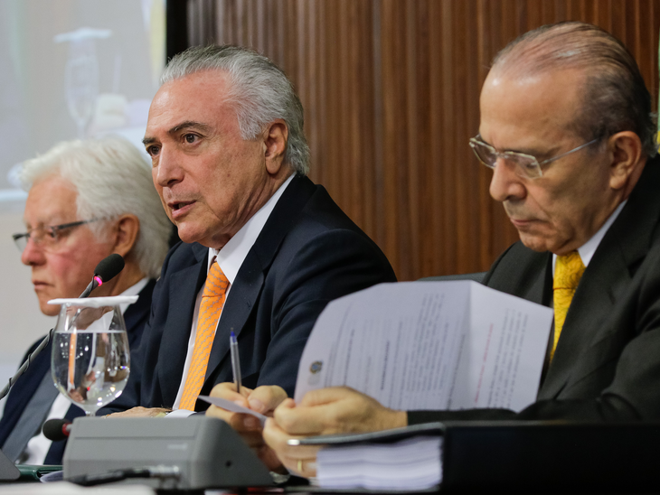 Temer reúne todas as condições para tirar Brasil da crise, diz Renan