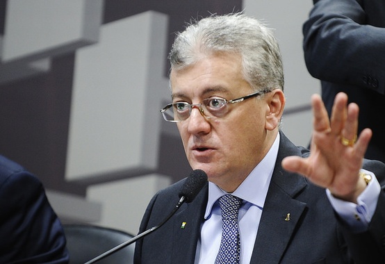 Aumento da produção de petróleo no Brasil chega a 4,6% e supera meta de 2015 Aumento da produção de petróleo no Brasil chega a 4,6% e supera meta de 2015