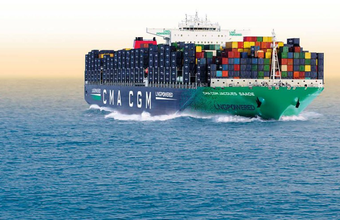 TotalEnergies e CMA CGM realizam primeiro ship-to-ship de abastecimento de GNL em porta-contêiner