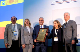 Tadeu Fraga é premiado na OTC Brasil com o Distinguished Achievement Award