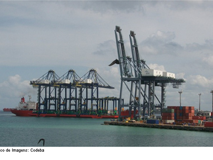Novos guindastes chegam a Salvador