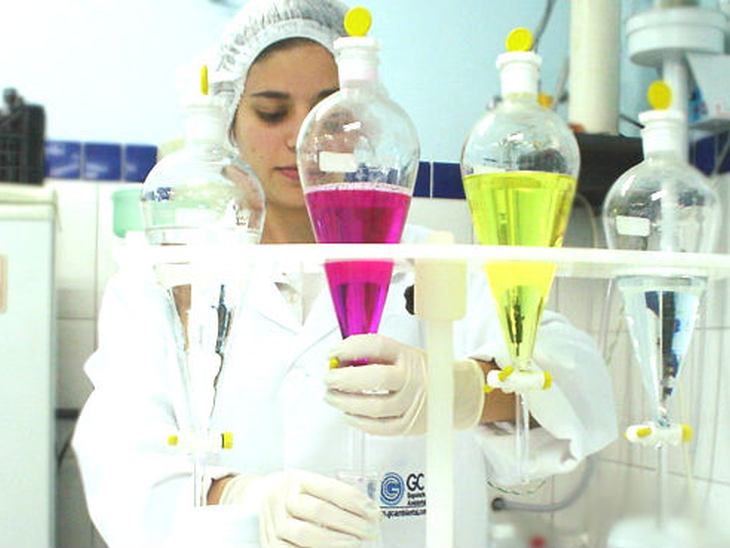 Anuário da Indústria Química Brasileira traz os dados de desempenho econômico do setor  