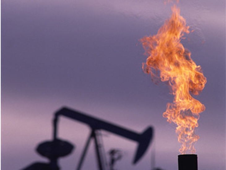 Crise na Líbia leva petróleo a subir 6%
