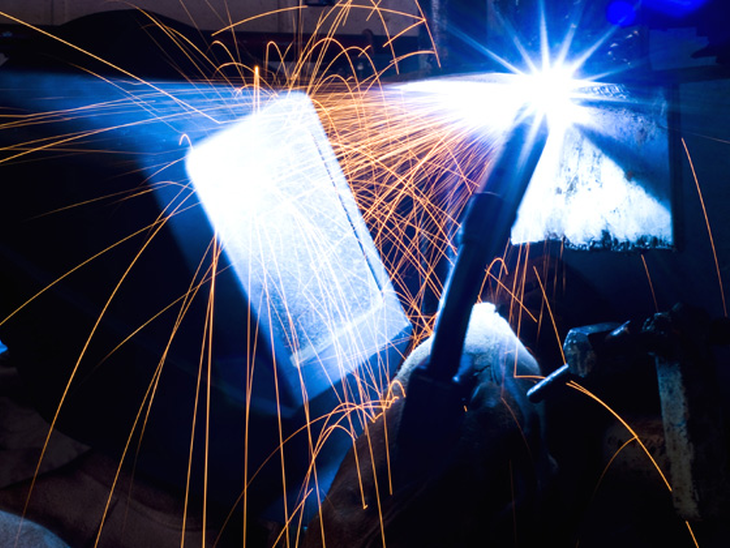 IBGE: produção industrial recua 0,2% em novembro