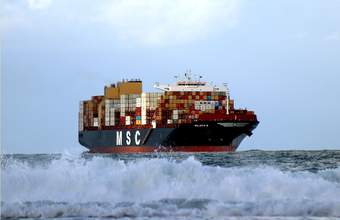 Com 336 metros de comprimento, Porto de Suape recebe o navio "MSC Nitya B" 