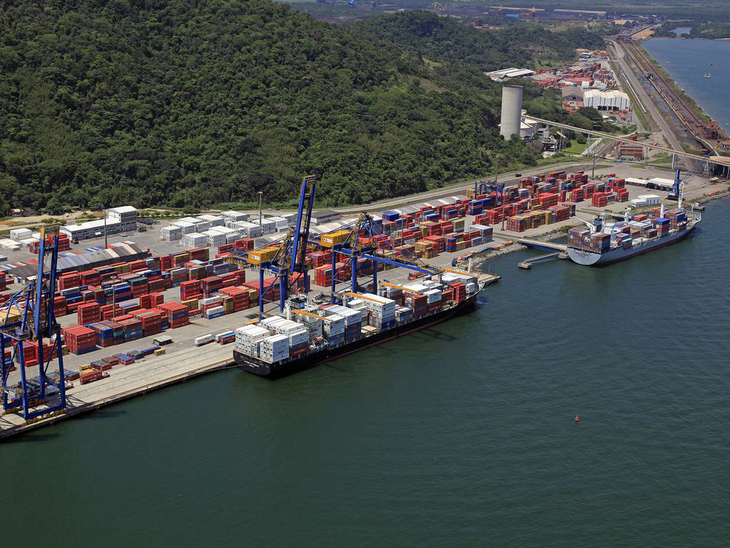 Marinha faz desinfecção de Porto de Itaguaí, no Rio