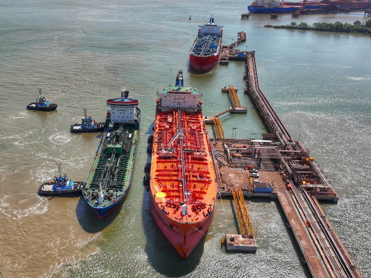 Transpetro realiza operação inédita de transbordo com petróleo no Porto de Itaqui (MA)