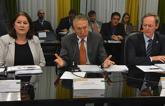 Lobão anuncia mais 6 mil MW de energia elétrica