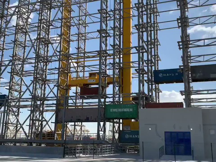 DP World: sistema de armazenamento de contêiner automatizado faz teste bem-sucedido