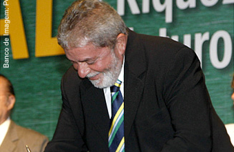 Lula mantém regime de urgência em projetos do pré-sal, diz Mercadante  