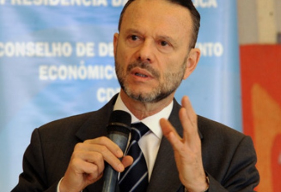 Crise no Oriente Médio tem efeito de curto prazo no preço do petróleo, diz Coutinho Crise no Oriente Médio tem efeito de curto prazo no preço do petróleo, diz Coutinho