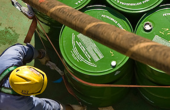 AIE revisa para cima demanda mundial de petróleo e adverte sobre preços