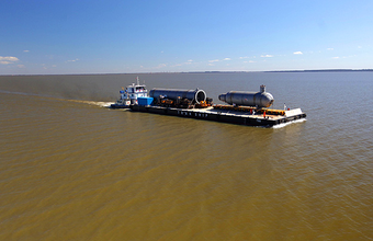 Peças da Petrobras seguem viagem pelo reservatório da usina de Itaipu