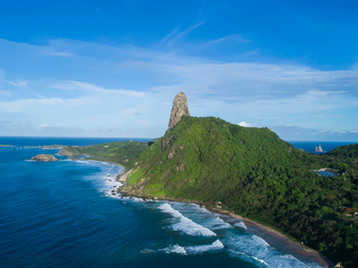 Usina solar flutuante ampliará geração de energia renovável em Fernando de Noronha