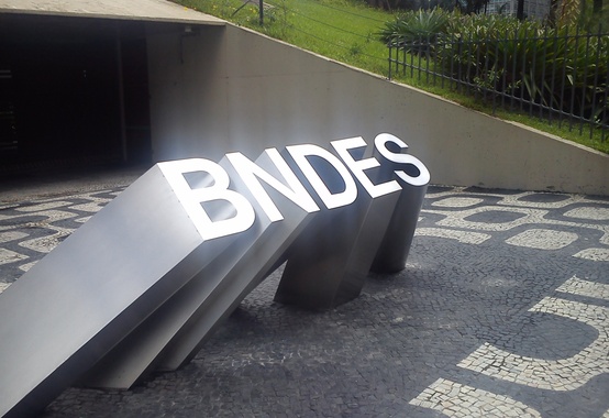 BNDES devolverá R$ 100 bilhões em ativos ao Tesouro BNDES devolverá R$ 100 bilhões em ativos ao Tesouro