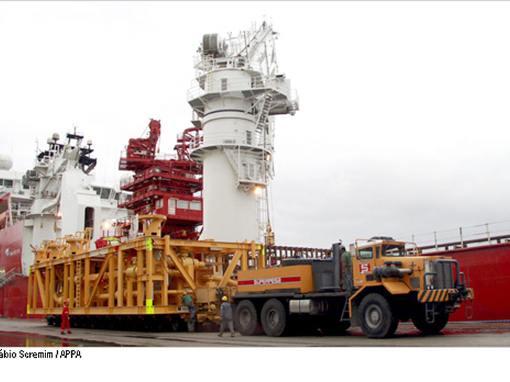 Estrutura submarina para Petrobras é embarcada em Paranaguá