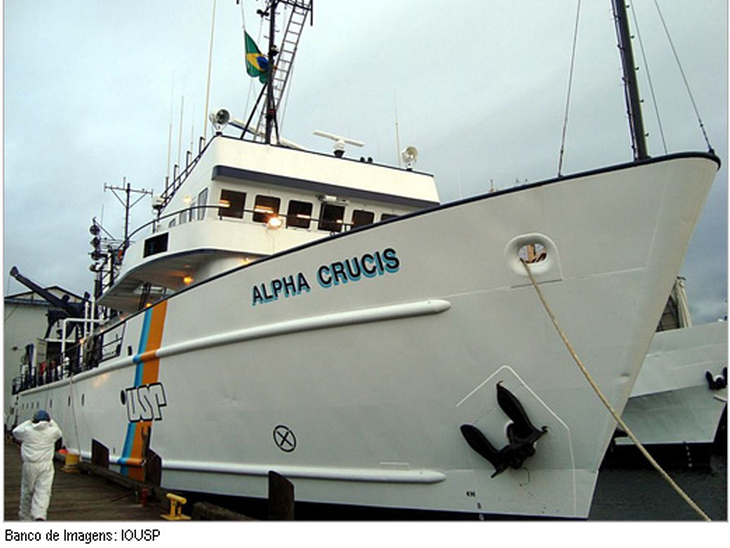 Novo navio oceanográfico da USP chega ao Porto de Santos