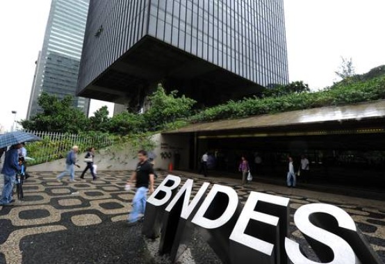 BNDES fecha acordo com bancos japoneses para repasse de US$ 100 milhões dedicados a energia renovável no Brasil BNDES fecha acordo com bancos japoneses para repasse de US$ 100 milhões dedicados a energia renovável no Brasil