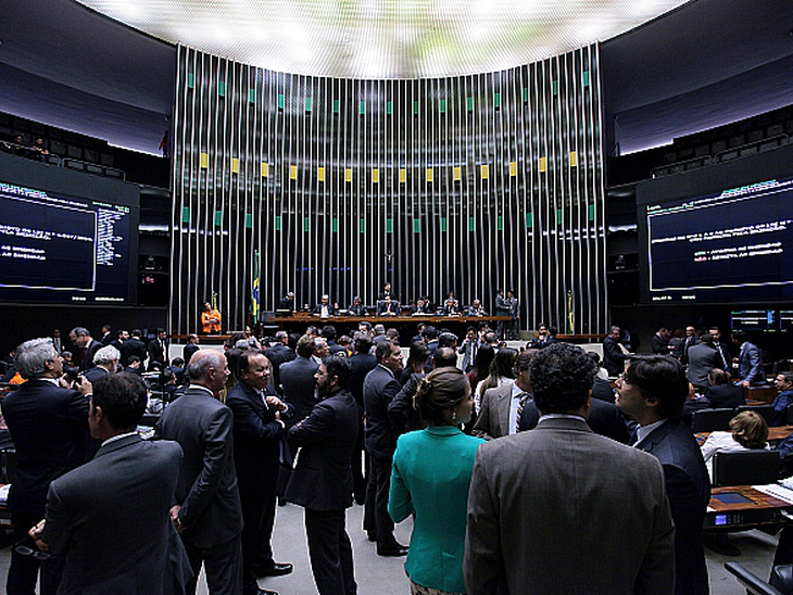 Por 292 votos a 101, é aprovado fim da participação obrigatória da Petrobras na exploração do pré-sal