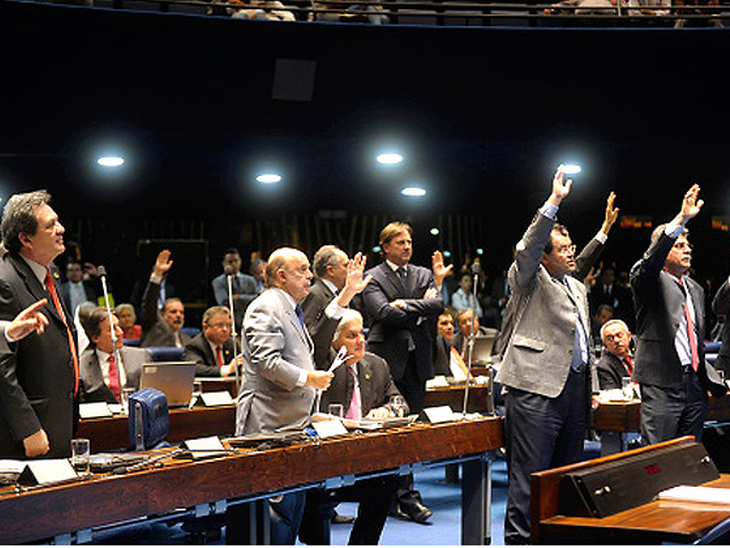Senado aprova substitutivo sobre recurso dos royalties