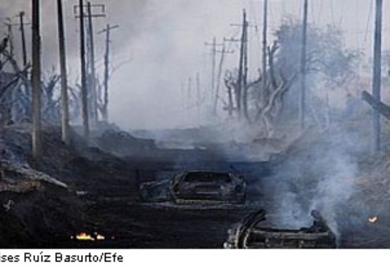 Explosão em duto de petróleo deixa 27 mortos no México Explosão em duto de petróleo deixa 27 mortos no México