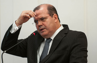 Taxa Selic sobee pela sétima vez seguida e vão a 14,25% ao ano