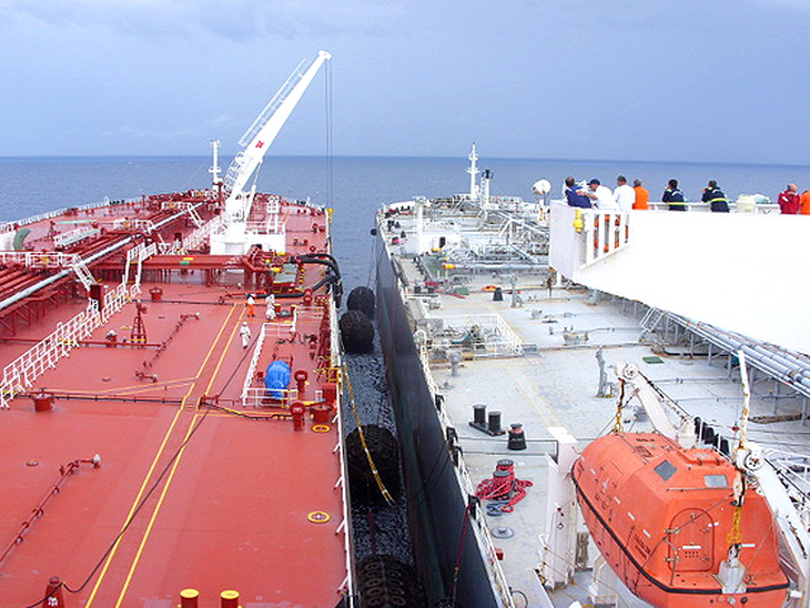 Ibama regulamenta transferência de petróleo entre embarcações