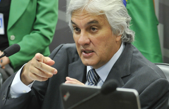 Plenário analisa cassação de Delcídio nesta terça