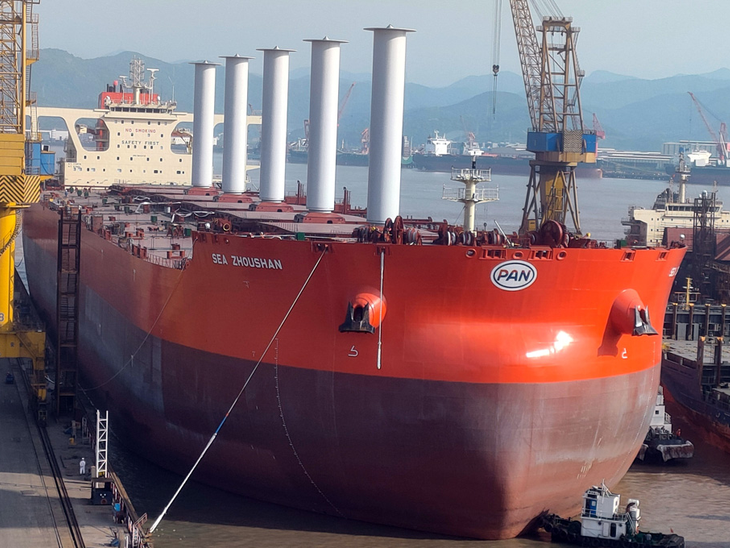 Frota de navios a serviço da Vale recebe primeiro mineraleiro do mundo equipado com velas rotativas