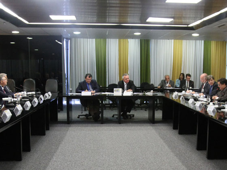 MME debate oportunidades de intercâmbio energético com a Bolívia