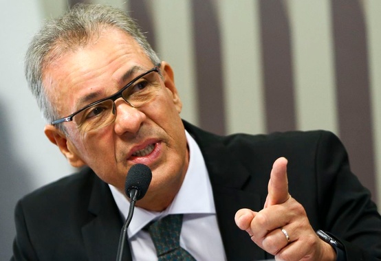 Biocombustível poderá gerar investimento de R$ 1,3 trilhão em um período de dez anos, diz ministro Biocombustível poderá gerar investimento de R$ 1,3 trilhão em um período de dez anos, diz ministro