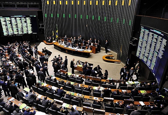 Por 366 votos a 111, Câmara aprova PEC do Teto dos Gastos Públicos em 1º turno Por 366 votos a 111, Câmara aprova PEC do Teto dos Gastos Públicos em 1º turno