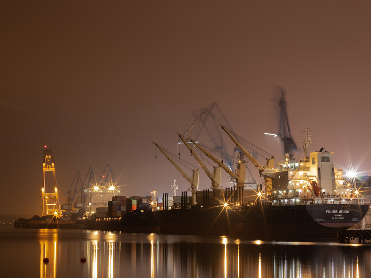 Gargalos no frete marítimo se agravam e custos globais sobem Gargalos no frete marítimo se agravam e custos globais sobem