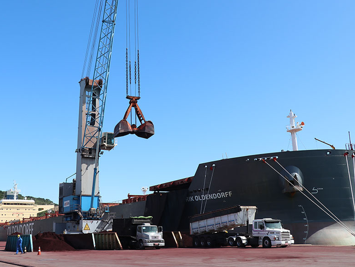 Porto de Imbituba realiza maior embarque de granel sólido da Região Sul do Brasil