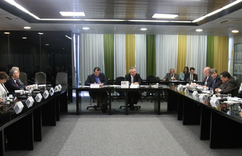 MME debate oportunidades de intercâmbio energético com a Bolívia