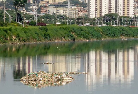 Tecnologia para desintegrar garrafas PET pode vir da Petrobras Tecnologia para desintegrar garrafas PET pode vir da Petrobras